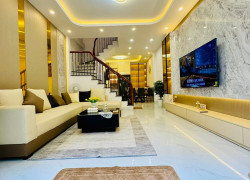 Cần bán nhà mặt ngõ Cầu Giấy. Ngõ thông, ô tô đỗ cửa, kinh doanh sầm uất, 45m2x6 tầng, 13.5 tỷ