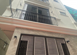 bán nhà kẻ tạnh Giang Biên 30m 6t mt 3,6m 5,9 tỷ ô tô đỗ cổng