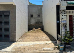 Bán lô đất đường Lê Văn Miến, Vĩnh Hoà Nha Trang, 
Diện tích: 60m2,  ngang 4, đường 13 m,
Giá : ( 3ty800) mọi thông