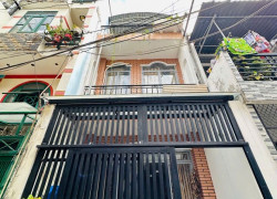 Phú Nhuận, sát mặt tiền - 40m2 - 6,45Tỷ TL