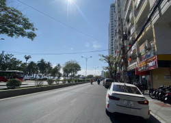 Bán Khách Sạn 4* Mặt Tiền đường Trần Phú - Lộc Thọ-Nha Trang - ks Mới Toanh Đang hoạt động tốt. 
DT: 150m2 ngang
