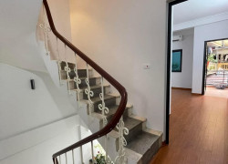 Bán nhà Vũ Ngọc Phan, lô góc 3 thoáng, ô tô qua cửa, ngõ thông các ngả, 50m2x5 tầng, giá 12 tỷ.