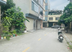 Bán đất Khu đấu Giá Cự Khối Bát Khối 66m mt 5.5m 11.5 tỷ, vỉa hè ô tô tránh