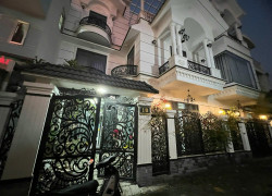 CĂN HỘ MẶT PHỐ TRƯƠNG CÔNG ĐỊNH - PHÚ TRINH, PHAN THIẾT: 100M2, 3 TẦNG, 3 PN, GIÁ 8.2 TỶ - SỔ HỒNG CHÍNH CHỦ