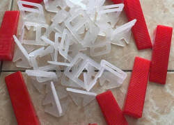 Ke nêm cân bằng gạch ốp lát