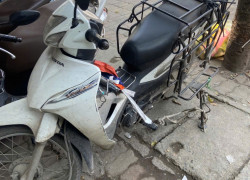 CTY Hòa Phát Kinh Doanh Vật Tư Điện - Nước tuyển Giao hàng xe máy
