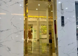 Cho thuê Nhà hàng, VP, KD, Đội Cấn, thang máy; vỉa hè 95m2* 5T- 32 Tr