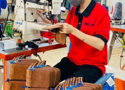 Xưởng May Đồ Da Với Máy Công Nghiệp – Đường Kim Chuẩn, Chất Da Đẹp