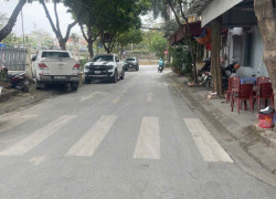NHA DAN XAY- O TO DE NGAY DEM - GIAO THONG THUAN TIEN