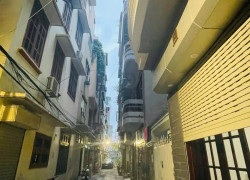 BÁN NHÀ  CỰC HIÊM – CẦU GIẤY – GIẢM SỐC CÒN 19.35 TỶ
🔹 Ô TÔ VÀO NHÀ – 30M RA MẶT PHỐ – NHÀ MỚI ĐẸP – 3 MẶT THOÁNG VĨNH