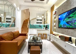 TRUNG TÂM QUẬN THANH XUÂN - HÀNG XÓM ROYAL CITY - GẦN PHỐ - 10M RA OTO - NGÕ ĐẸP - NHÀ ĐẸP LONG LANH