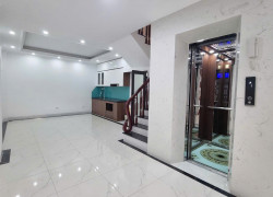 HOÀNG QUỐC VIỆT – 6 TẦNG X 32m2 - THANG MÁY – KHU DÂN TRÍ CAO