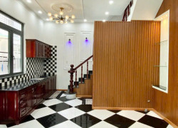37. Nhà trệt lầu sau lưng Vincom Hùng Vương cách mặt tiền chỉ 1 căn nhà