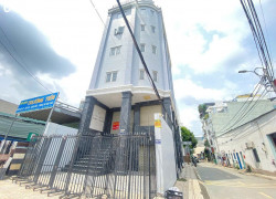 Bán tòa nhà 5 tầng gần 200m2 đất đường Nguyễn Duy Trinh sầm uất