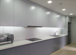 Chủ nước ngoài cần bán căn 2 ngủ rộng dt 75m2, các phòng đều view hồ điều hòa, tầng trung tòa C3 - D'Capitale, giá đầu