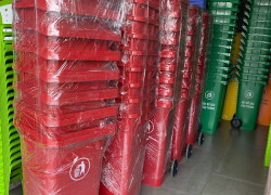 Giảm giá thùng rác nhựa có bánh xe và nắp đậy 120 lit