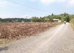 Bán gấp 200m2 đất giá 200 triệu liên hệ 0357 645 645