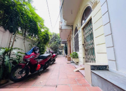 Nhà phân lô Ngõ 1194 Đường Láng, ô tô đậu cổng, view thoáng, 40mx 4 tầng, Kinh doanh tốt