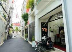 16 TỶ: BÁN NHÀ QUẬN 3- TRẦN HƯNG ĐẠO NGUYỄN VĂN CỪ- 4M x 13M- 3 TẦNG XE HƠI TRONG NHÀ.VŨ 0933910039