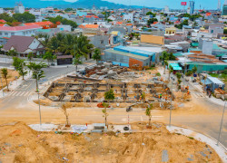 Cần bán Lô đất đối diện Trung tâm Thương Mại 5 tầng