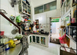 Bán nhà mặt tiền Nguyễn Đình Chính, gần UBND Phú Nhuận, 3 tầng bê tông, 30 m2, tiện ở và cho thuê. Giá nhỉnh 8 tỷ (còn
