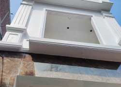 NHÀ ĐẸP, MỚI KÍNH KOONG, Ô TÔ ĐỖ CỬA,-GIÁ CHỐT QUANH 4 TỶ NGAY HỒ ĐIỀU HOÀ, GIAO THÔNG THUẬN TIỆN,  TIỆN ÍCH ĐẦY ĐỦ..