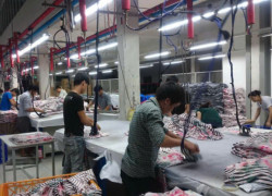 Tuyển NAM thợ ủi, gấp xếp hàng, giao nhận hàng BAO CHỖ Ở LẠI