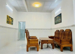 Chủ sang nhượng gấp căn nhà do kẹt nợ ở thị trấn Tân Túc, huyện Bình Chánh
