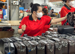 Chuyên làm ví d.a thật quà tặng cho các kỳ đại hội