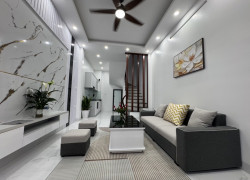 ĐỘI CẤN 10M RA PHỐ-NỞ HẬU-DT 35M x 4 TẦNG,MẶT TIỀN 4,5M GIÁ 7 TỶ 8