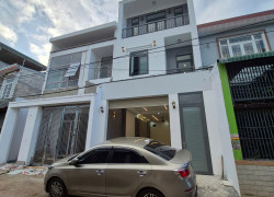 NHÀ MẶT TIỀN NAYDER TRUNG TÂM BMT ĐĂK LĂK
THÔNG TỨ HƯỚNG AMAJHAO ĐINH NÚP
4 TỶ 5 "có nội thất cơ bản"