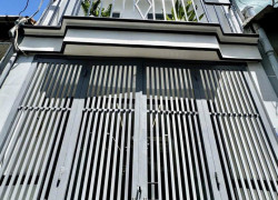 Nhà 2 tầng 32m2, Vuông – Nguyễn Duy Cung QV