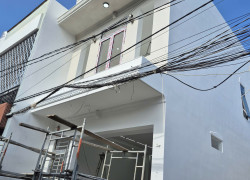 NHÀ SIÊU HIẾM AMAKHÊ BMT
CÁCH NGÃ SÁU 500M.Hẽm100amakhê
 Vị trí siêu trung tâm có 1 0 2
Giá chỉ 4ty350