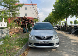 Tôi cần bán chiếc xe ô tô Toyota Innova 2.0E màu bạc