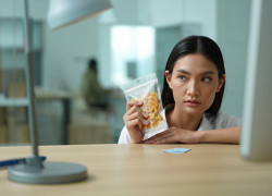 Ăn hoa quả sấy có béo không? Bí quyết giữ dáng từ A-Z cho tín đồ ăn vặt