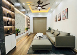 Siêu phẩm lô góc tập thể tầng 1 Trường Chinh 3 mặt thoáng, full đồ ở ngay. ô tô đỗ cầu thang 3PN + 2WC khép kín giá