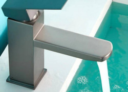 Vòi Rửa Lavabo Nóng Lạnh Inox 304 CODOR V5215