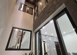 Bán nhà Ngọc Lâm,Long Biên 6 tầng,39m,mt4m oto đỗ cổng nhỉnh 10 tỷ
