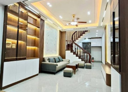 Bán nhà full nội thất phố Ngọc Lâm, 48m nhỉnh 9 tỷ