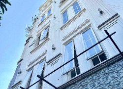 35 Triệu: thuê nguyên căn Quận 1 TRẦN KHÁNH DƯ- xe hơi trong nhà- 5m Ngang 5 tầng nhiều cửa sổ lớn