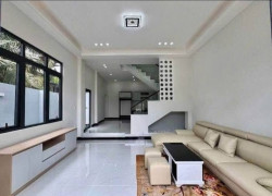 NHÀ PHỐ HIỆN ĐẠI – MT ĐƯỜNG RỘNG – GIÁ CHỈ 2 TỶ 4