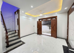 Bán nhà nguyễn sơn long biên 35m2 5 tầng full nội thất ngõ rộng 3 gác giá nhỉnh 5 tỷ