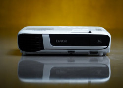 Máy chiếu Epson EB-X51 – Hình ảnh sắc nét, giao hàng nhanh, quà tặng hấp dẫn