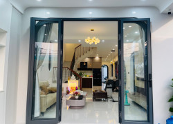 Chính chủ cần tiền nên bán gấp căn MT đường trung tâm TP. Thủ Dầu Một, giá rẻ, nhà có chỗ đậu xe hơi