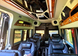 CHO THUÊ XE LIMOUSINE 11 CHỔ GIÁ RẺ TP.HCM
