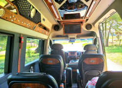 CHO THUÊ XE LIMOUSINE 11 CHỔ GIÁ TỐT