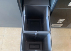 Thùng rác đôi âm tủ nhựa ABS an toàn, không độc hại Eurotek