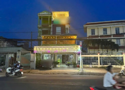 BÁN KHÁCH SẠN BÌNH THUỶ, CẦN THƠ – DT 200m2 – Kiến trúc hiện đại 18 phòng