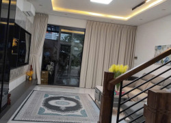 Bán Nhà Gói 5 Thái Hưng - KĐT Mỹ Gia
DT 100m2 Giá chỉ: 7.9 Tỷ  mọi thông tin