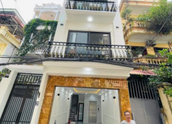 Nhà Nguyễn Khánh Toàn - Gần Bờ Sông Tô Lịch 35m2 x 6T x 7.5 tỷ Hàng Sắp Tuyệt chủng.